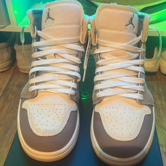 Nike Air Jordan 1 mid se craft. - Picture 2 of 10